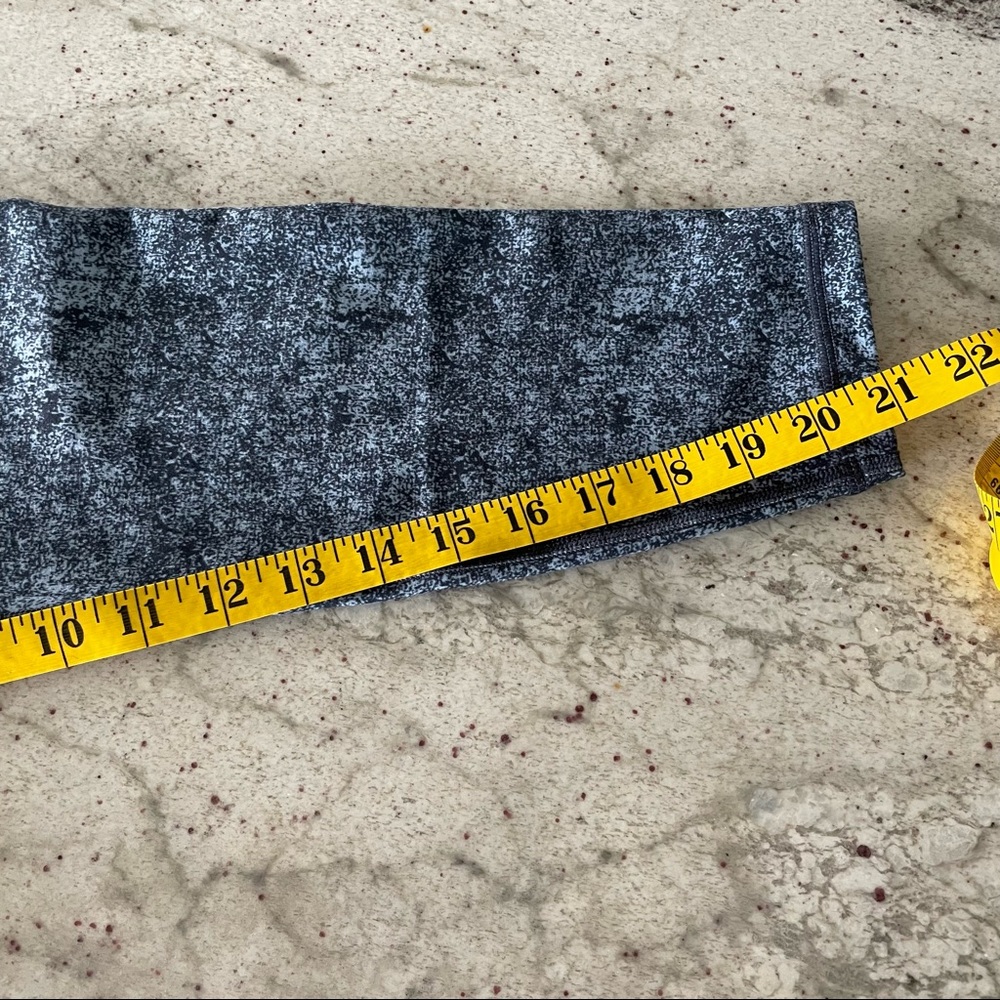 Peloton Blue Cadence Capri Workout Bottoms MEDIUM - Picture 6 of 10